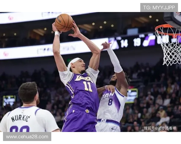 爵士与湖人对决战术解析及关键球员表现分析